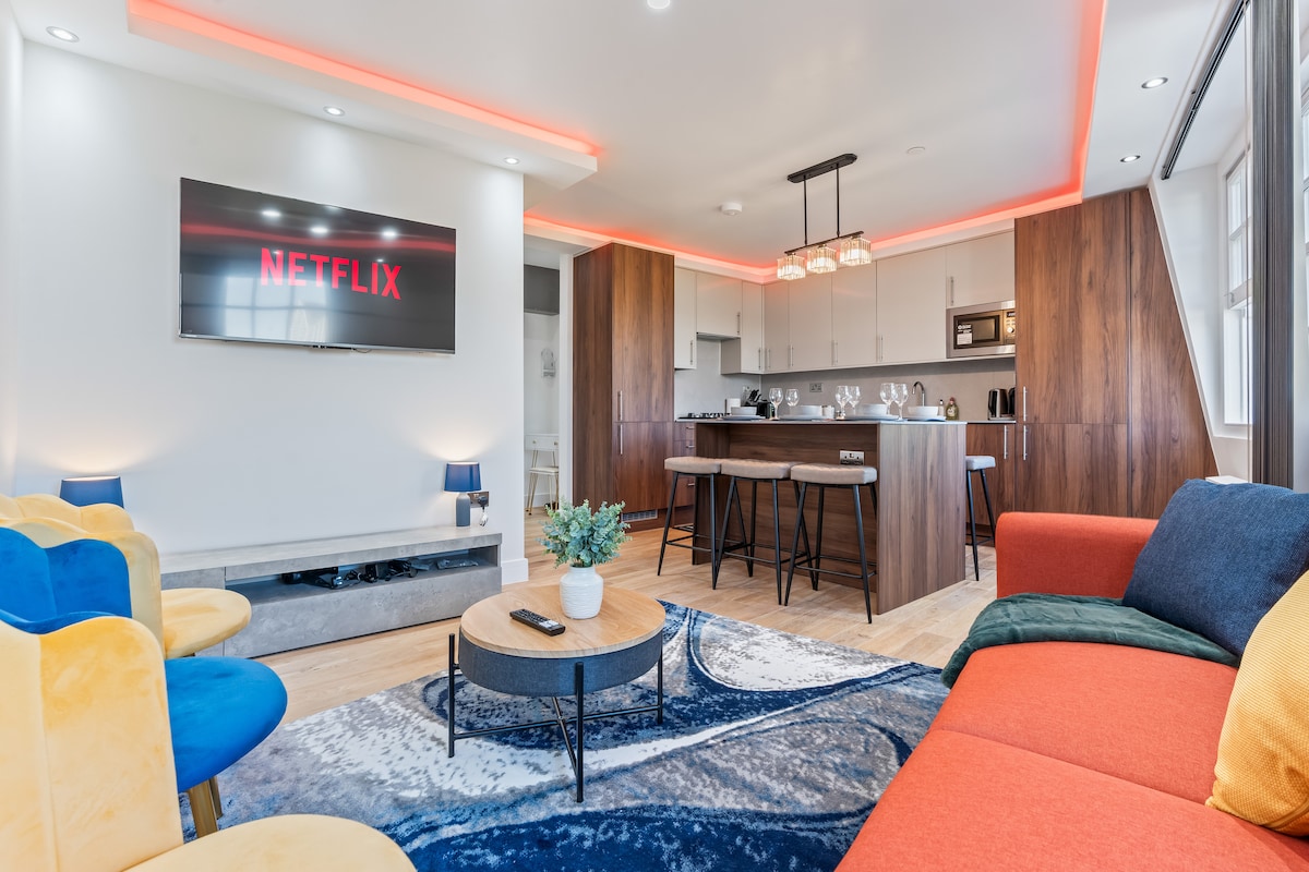 Lounge and kitchen with Smart TV