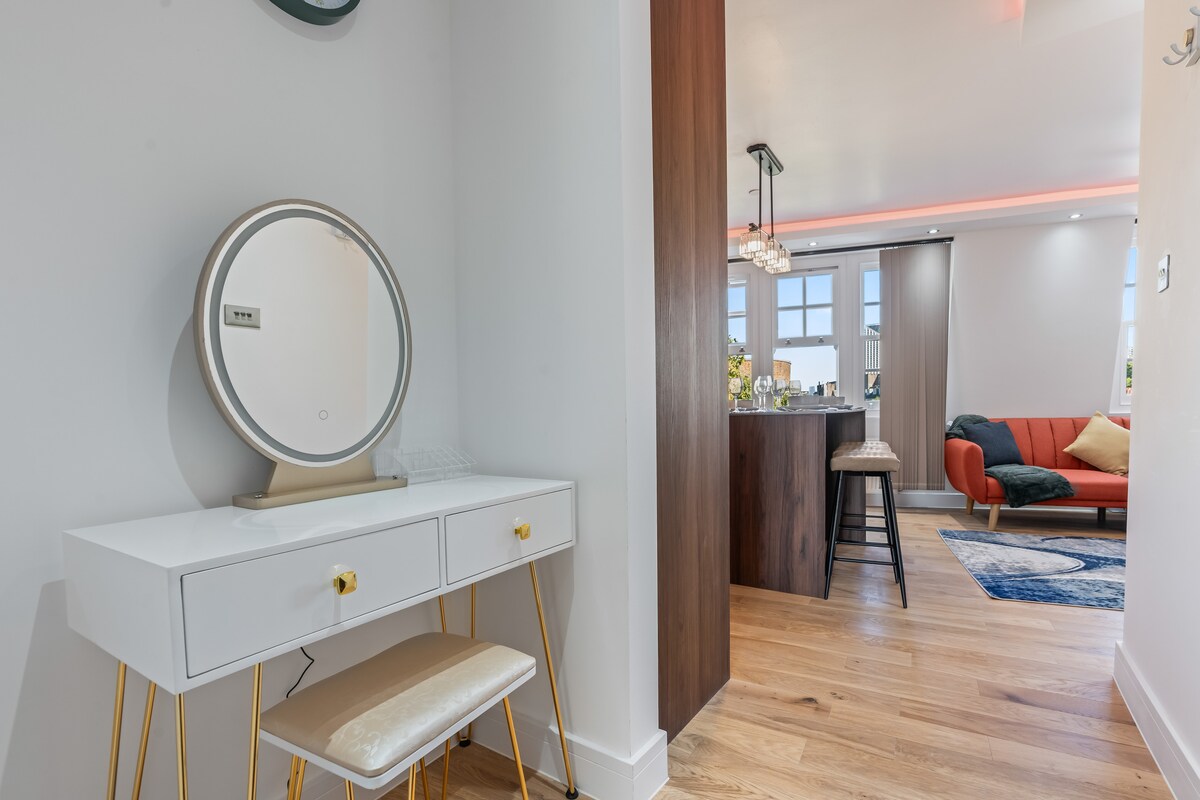 Dressing table and living area