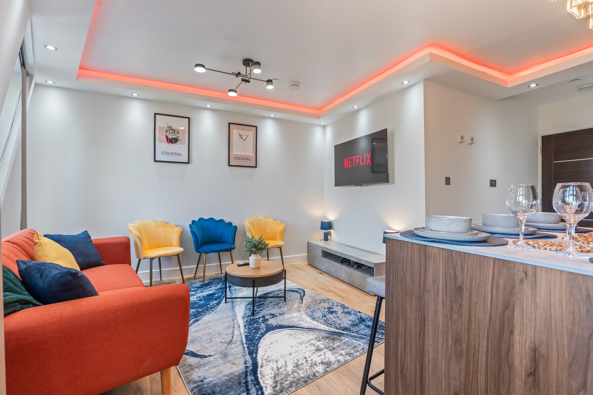 Lounge and kitchen island