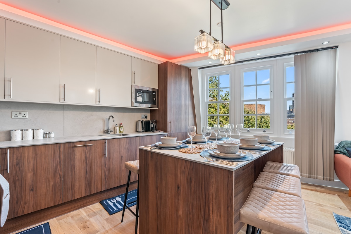 Kitchen — full run of units