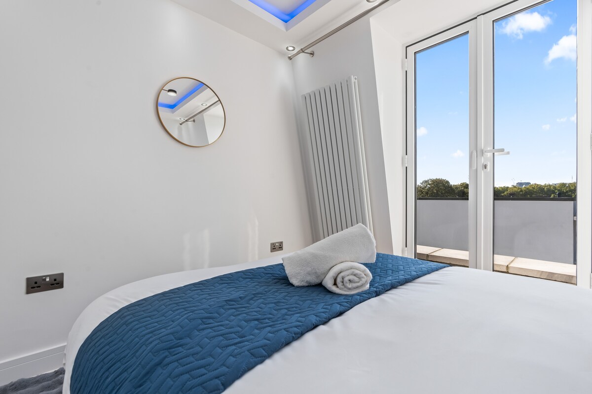 Bedroom with balcony doors