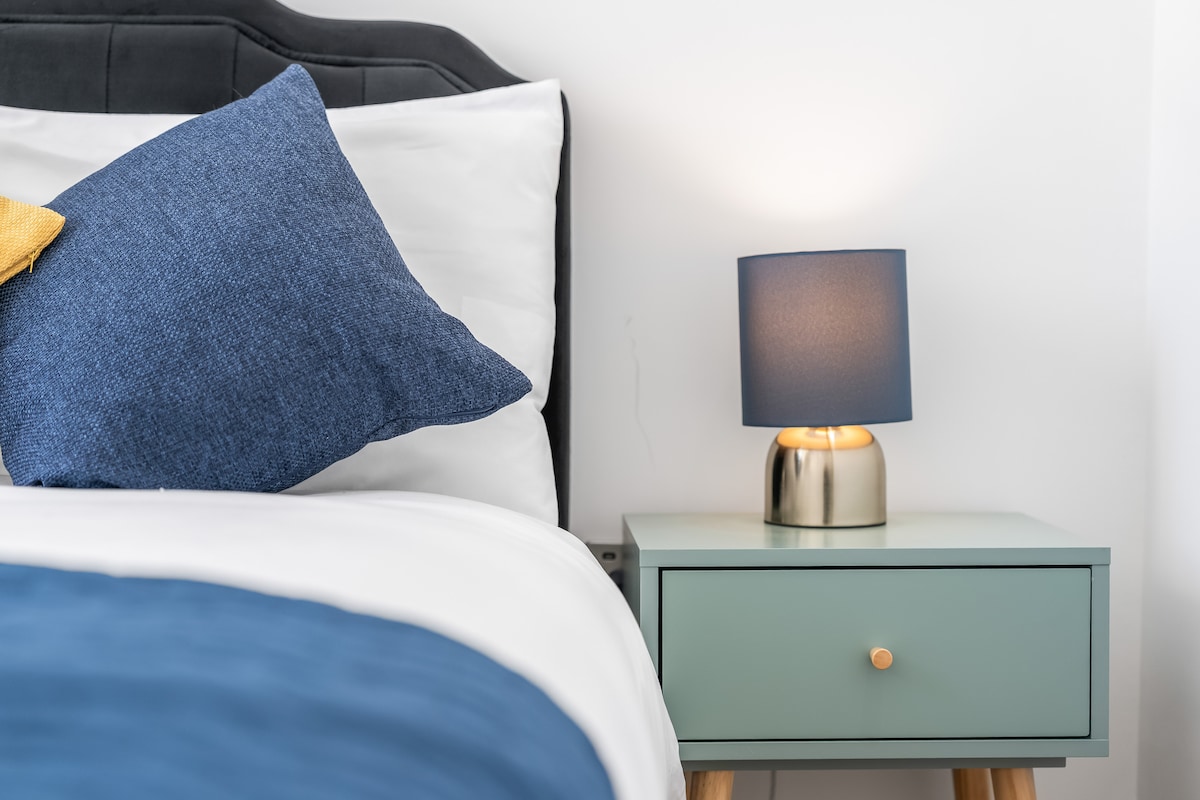 Bedside table