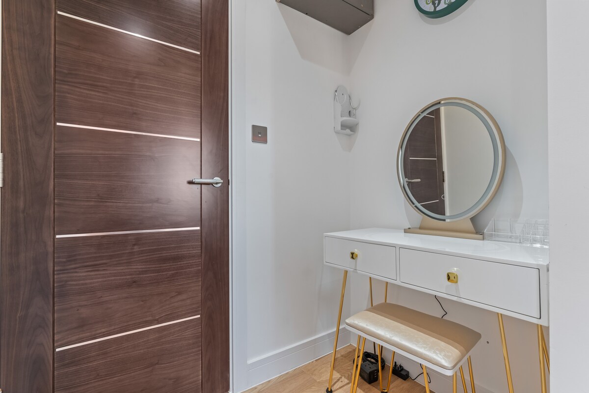 Dressing table